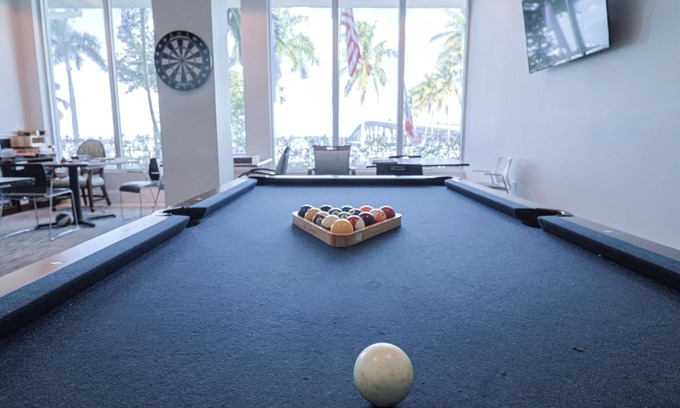 Fort Myers River District Condo | Sip and Sage Skyline- City and Water Views 2bedroom POOL Downtown Fort Myers