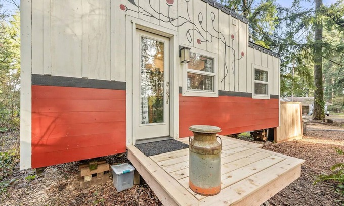 Sherwood Apartment | Sip and Stay Here! Close to Oregon Wineries - Unique Northwest Vacation Rentals