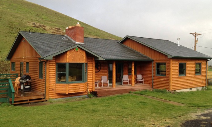 Heppner Cabin | Six Bedroom Country Log Lodge on 20 Acres, Heppner