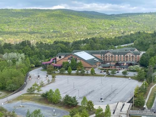 Queensbury Resort | Six Flags Great Escape Lodge & Indoor Waterpark