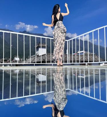 Dali Ancient Town Hotel | SIXI CANGSHAN MOUNTAINS GOLDEN SUNRISE MIRROR OF THE SKY SOUND SLEEP HOTEL DALI ANCIENT CITy