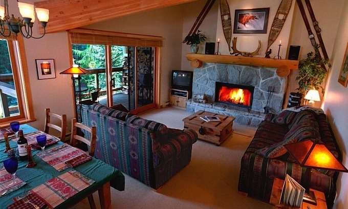 Nordic Estates House | Ski in & out with Private Hot Tub, Wood Fireplace, Garage