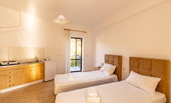 Nea Skioni Apartment | Skioni Studio: Double Room with Terrace