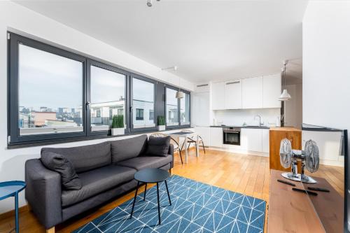 Wola Duchacka Apartment | Skowronia Modern Apartment by BookingHost