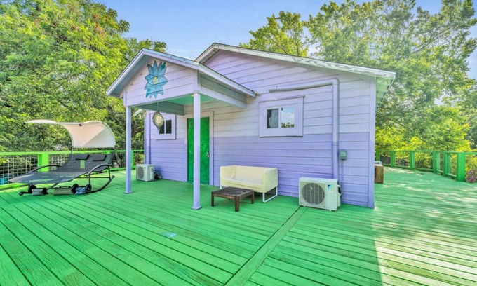 Chestnut House | Sky-High Treehouse - East Austin