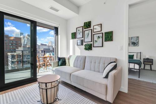 Eau Claire Apartment | Sky Jungle Oasis Calgary City Views Parking & Gym