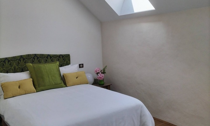 Saint-Gilles-du-Mene Bed & Breakfast | Skylight Room All Inclusive Solo Female