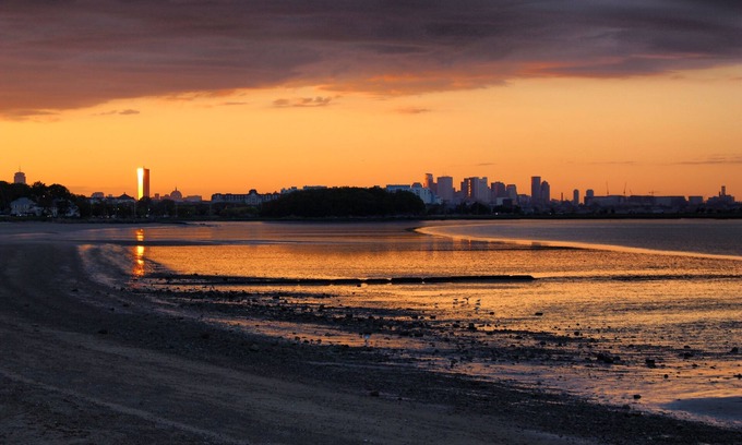 Quincy Apartment | Skyline & Beach View 1 BR w/Parking!