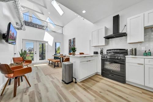 Front Park Apartment | Skyline Loft