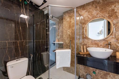 Đien Bien Apartment | SkylineHeaven- Rustic Rail & Roam