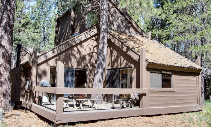 Overlook Park House | Sleek home w/private hot tub & SHARC access - dog-friendly