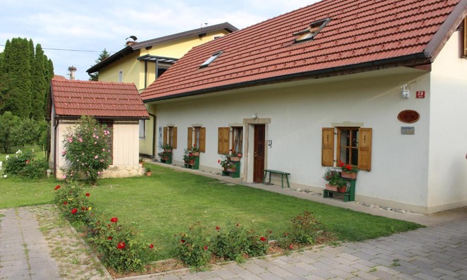 Svecina Apartment | Sleeping in Village