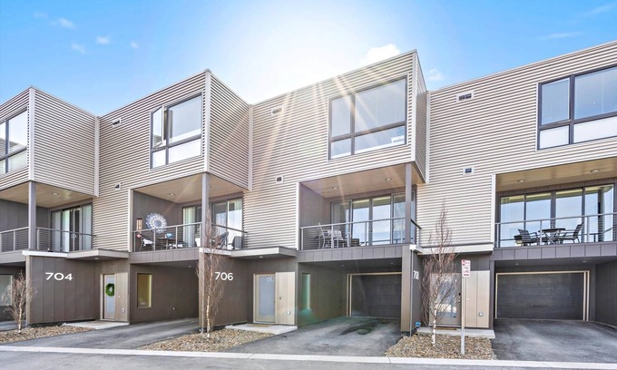 Downtown Anchorage Condo | Sleeping Lady Inn in Anchorage