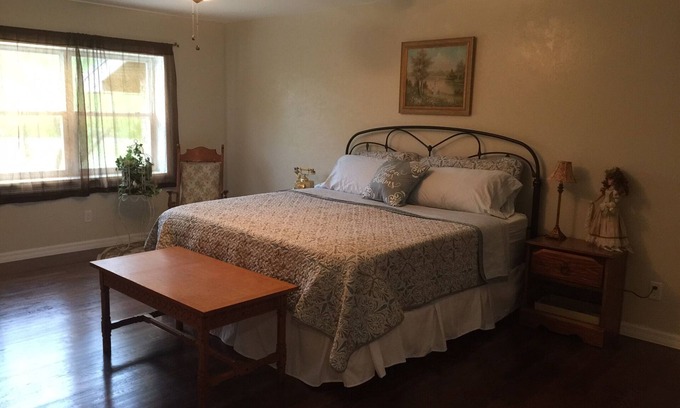 Belleview House | Sleeps up to 12 -Large Belleview Home on 10 Acres- NON Smokers ONLY