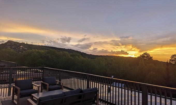 Banner Elk Condo | Slopes View! Large Deck/Heated Pool/Hot Tub/Fitness/Sauna/Steam! 2BD/2BA+SofaBed