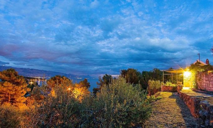 Selca Cottage | Small Beach Cottage