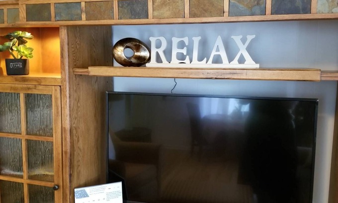 Downtown Klamath Falls House | ⭐Smarthouse By Lake Hospital Golf 4KTV BBQ Patio set WD WiFi Keurig Fenced Yard