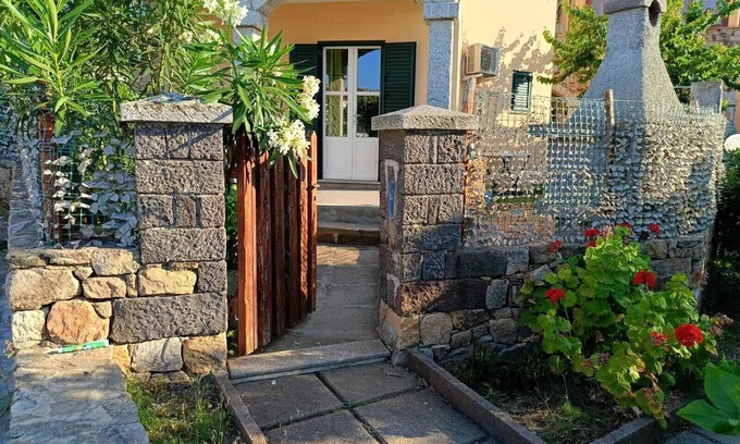 Limpiddu Apartment | SMERALDO apartment with private garden