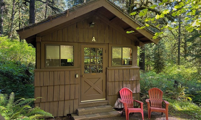 West Stayton Cabin | Smith Creek Village