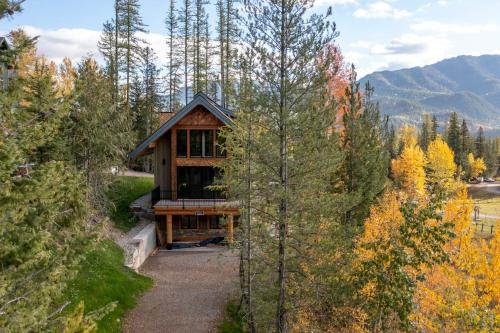 East Kootenay Apartment | Snow Creek Cabins by Fernie Lodging Co