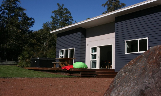 Ohakune House | Snow House: comfortable and spacious in Snowmass with spa pool.