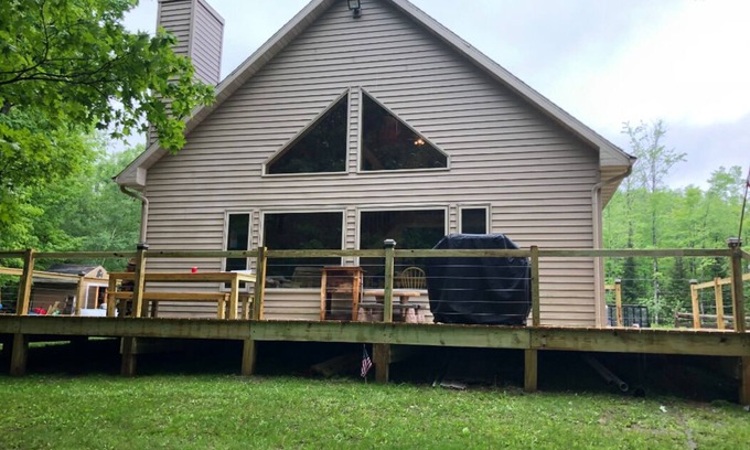 Loretto Cabin | Snowmobile, Skiing, and Outdoor Paradise/Cabin