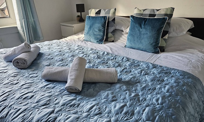 Helensburgh Apartment | Snug - Meadhan Apartment