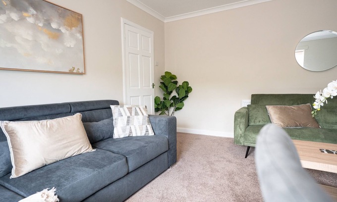 Falkirk House | Snug Modern Home in Falkirk