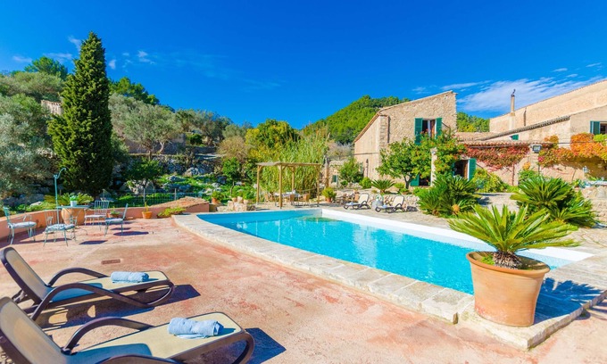 Urbanitzacio Es Verger Villa | SOBREAMUNT - Villa with sea views in ESPORLES. Free WiFi