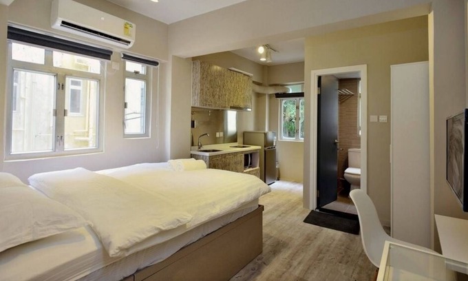 Sheung Wan Apartment | Soho Luxury Apt, New Reno *1B