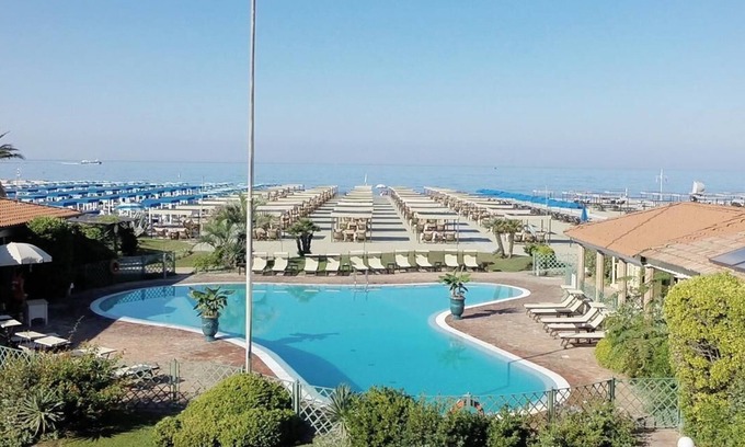 Marina di Pietrasanta House | ❤️Soleado with private TENT by the sea ❤️