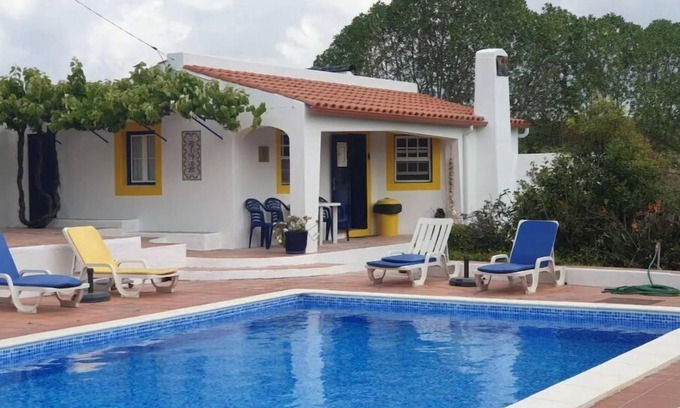 Sao Martinho do Porto Ski Chalet | Sondela Self Catering Cottages.nCosy, quaint chalet, 10 meters from the pool.