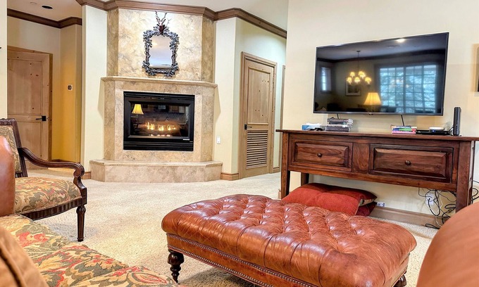 Mammoth Lakes Cabin | Sonenalp’s Charming Chalet: Luxury, Location & Relaxation Steps from Canyon