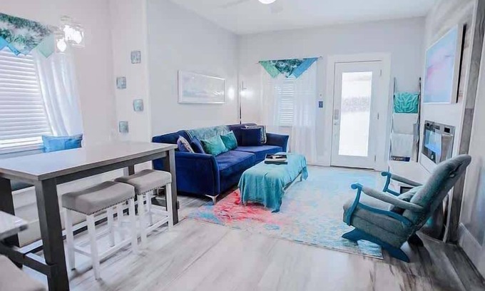 Nederland House | Soothing Blues in Peaceful 2BR/1BA Cottage