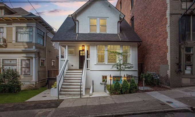 Nob Hill House | Sophisticated 2BR - Prime NW 23rd Location
