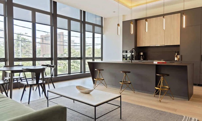 Logan Square Apartment | Sosuite | 1Bed Apt Acc. w Roof Deck, Gym, Laundry