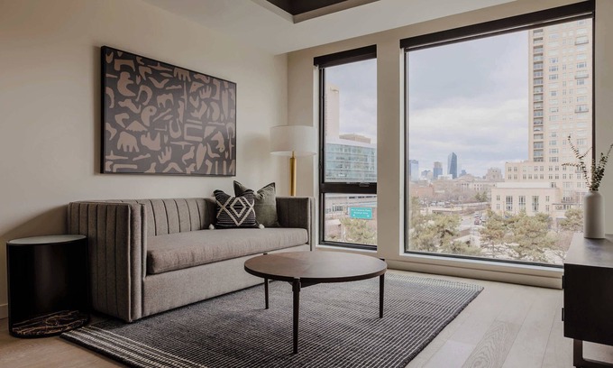 Logan Square Apartment | Sosuite | Corner 1BR Apt w Roof Deck, Gym, Laundry