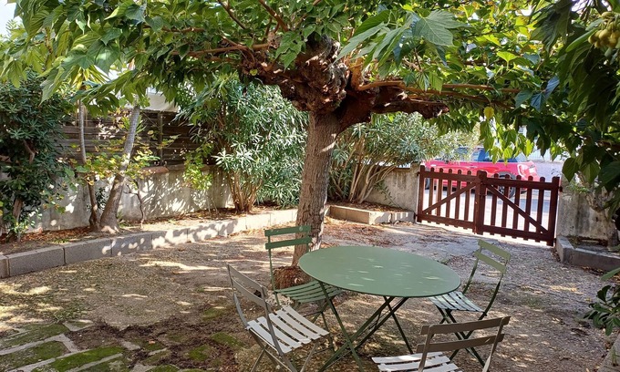 Saintes-Maries-de-la-Mer Apartment | "Sous le Mûrier": apartment 5 minutes from the sea on foot