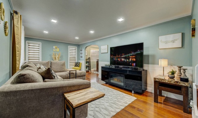 South Euclid Apartment | South Euclid Home 10 Minutes to Cleveland Clinic