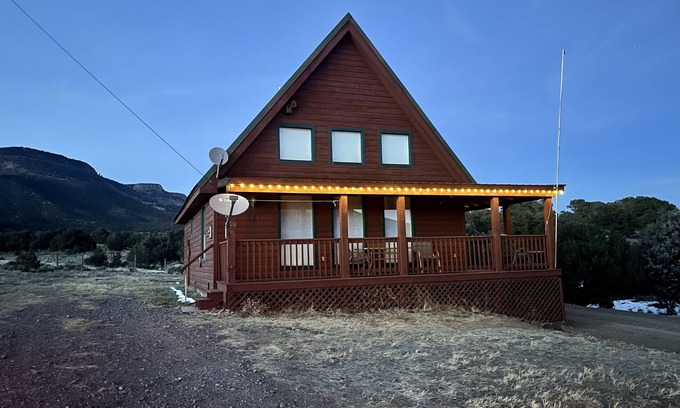 Alpine Village Cabin | South Fork Shangri-La! Quiet and clean retreat steps from the National Forest!