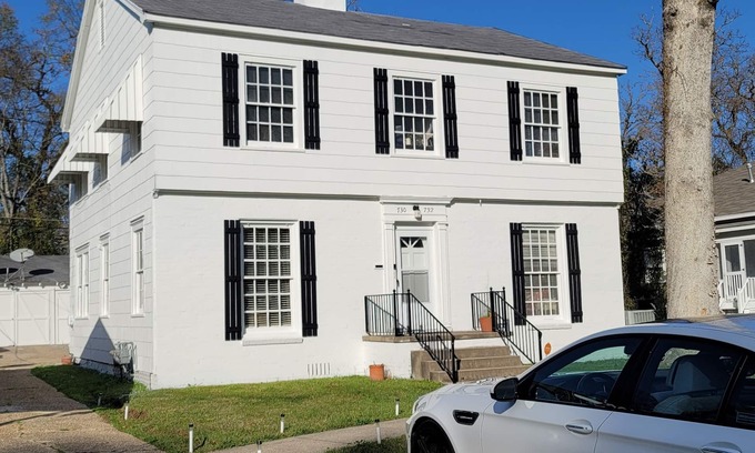 Caddo Heights-South Highlands Apartment | South Highland's Modern Old School 98 year old home updated with all charm left!