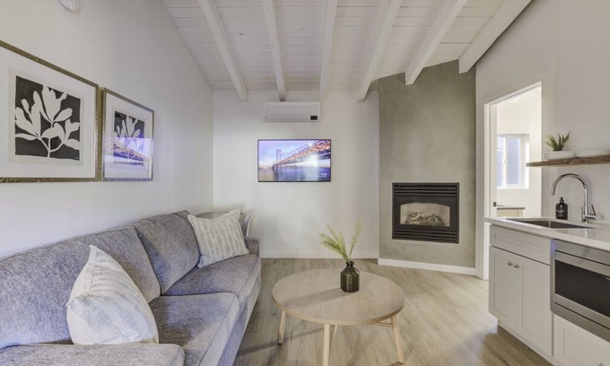 Lakeside Park Apartment | South Lake Chalet #5-New Boutique Suite-Minutes to Heavenly & Lake Tahoe