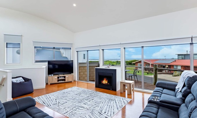Port Fairy House | Southern Waves - Views of the Southern Ocean