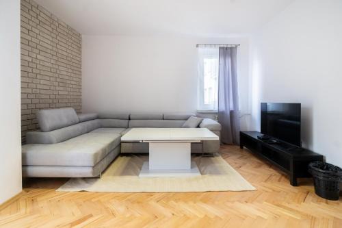 Katowice Apartment | Sowińskiego Lakeside Calm Apartment by BookingHost
