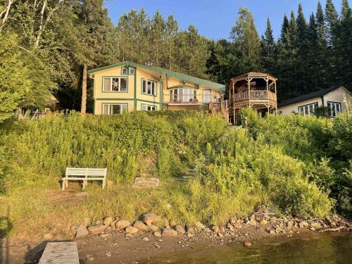 Amherst Ski Chalet | Spa & Waterfront - Chalet le Colibri