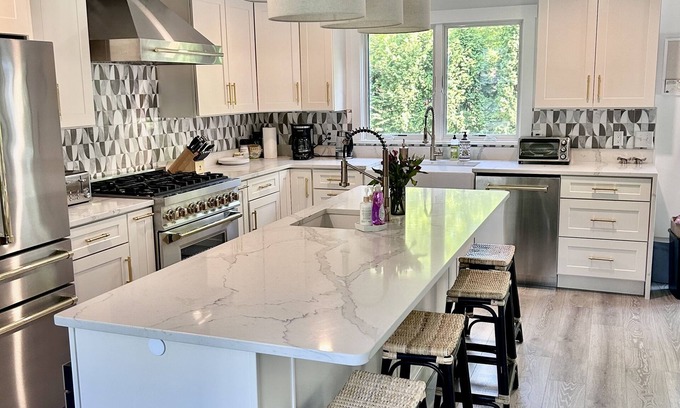 Cataumet House | Space for everyone. Comfortable and relaxing with a guest house