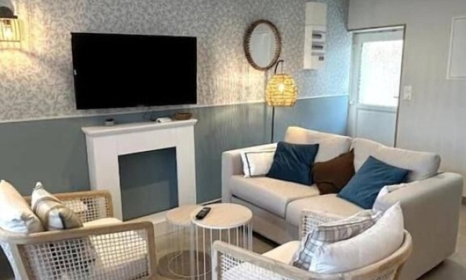 Douvres-la-Delivrande House | Spacieuse Maison de Ville, Neptune-sils