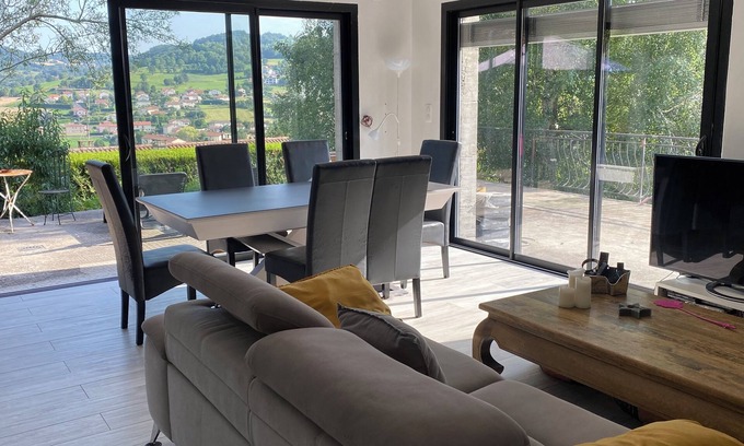 Vals-pres-le-Puy House | Spacieux et au Calme Proche Toutes Commodités