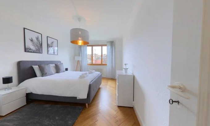 Ansermet Apartment | Spacious 1-Bedroom Apartment w/River Views & Balcony - Jonction District