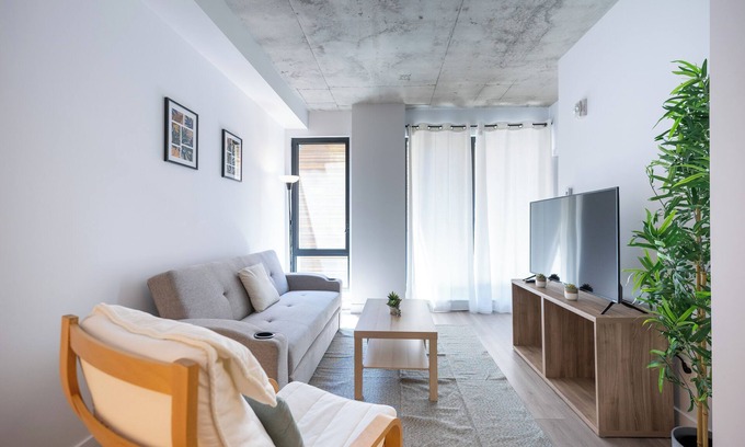 Cite Multimedia Apartment | Spacious 1BR Old Port | 2 Queen Beds + Sofa Bed | Ideal for Groups